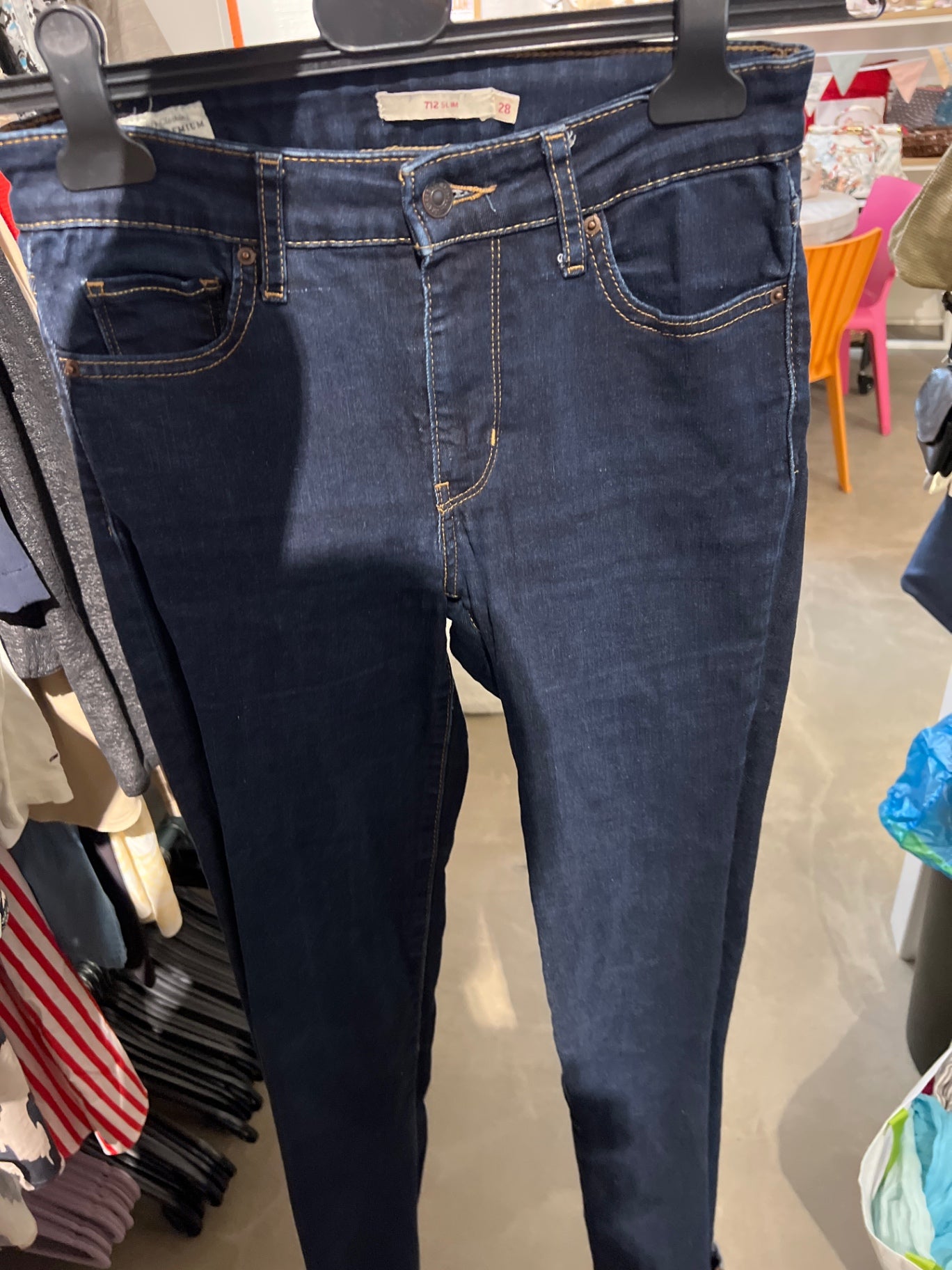 Gebrauchsspuren-Levis Jeans Größe: 28
