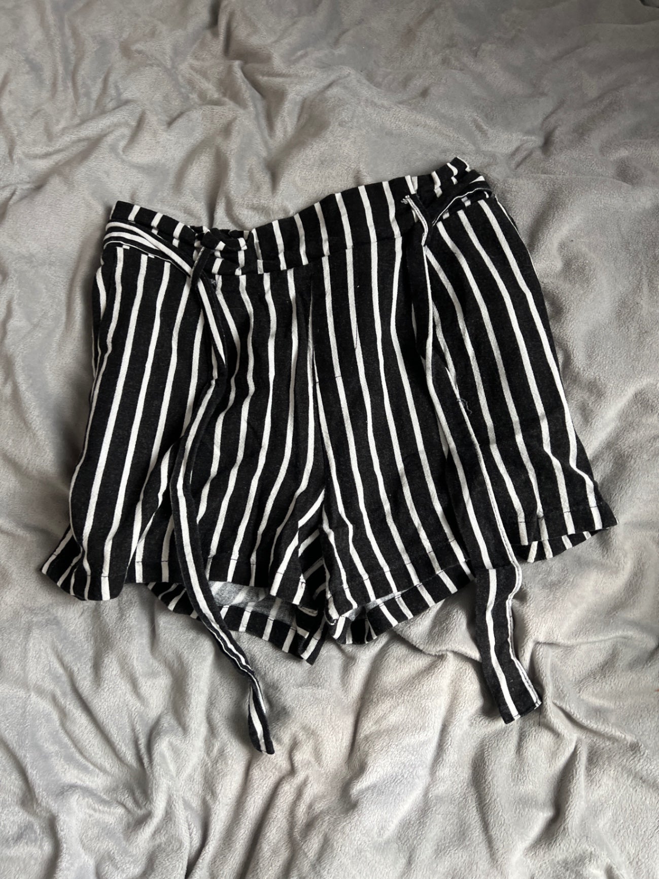 Amisu Shorts Schwarz Weiß Größe: S