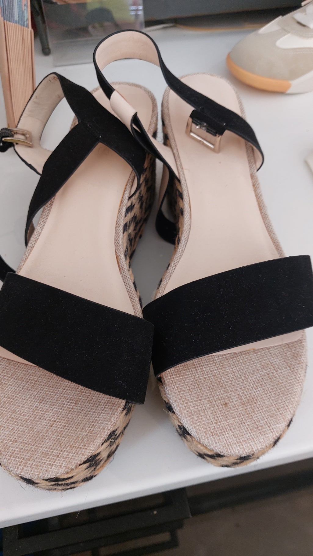 Steps Sandalen Beige und Schwarz Gr.: 42