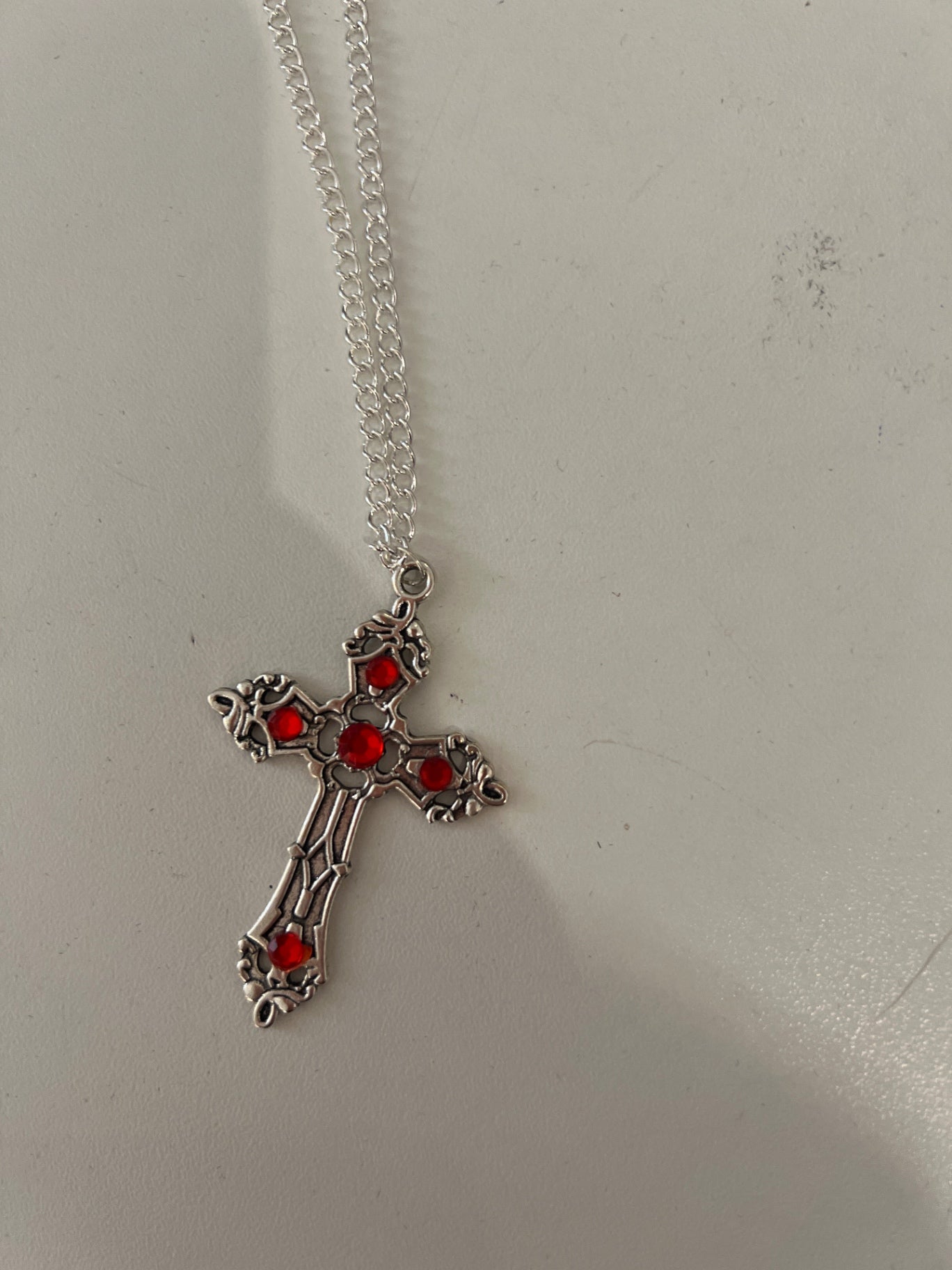 Corvus Luna Kette Kreuz Rot