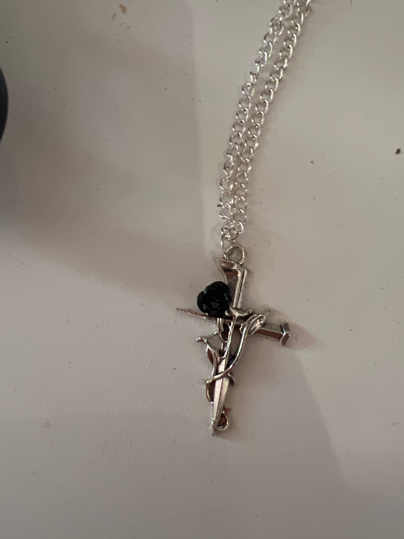 Corvus Luna Kette Kreuz schwarze Rose