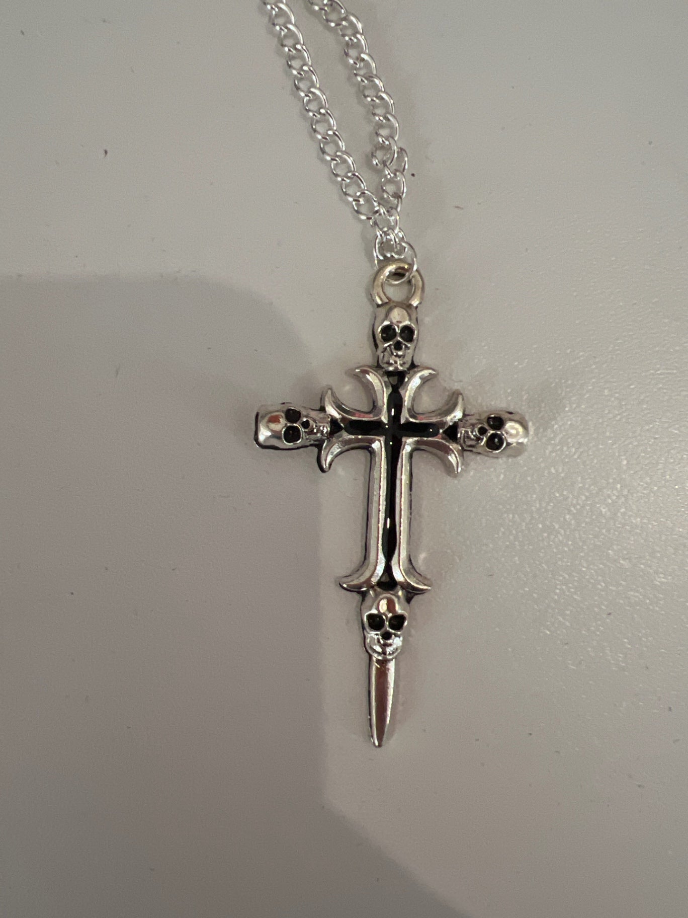Corvus Luna Kette Totenkopf Kreuz