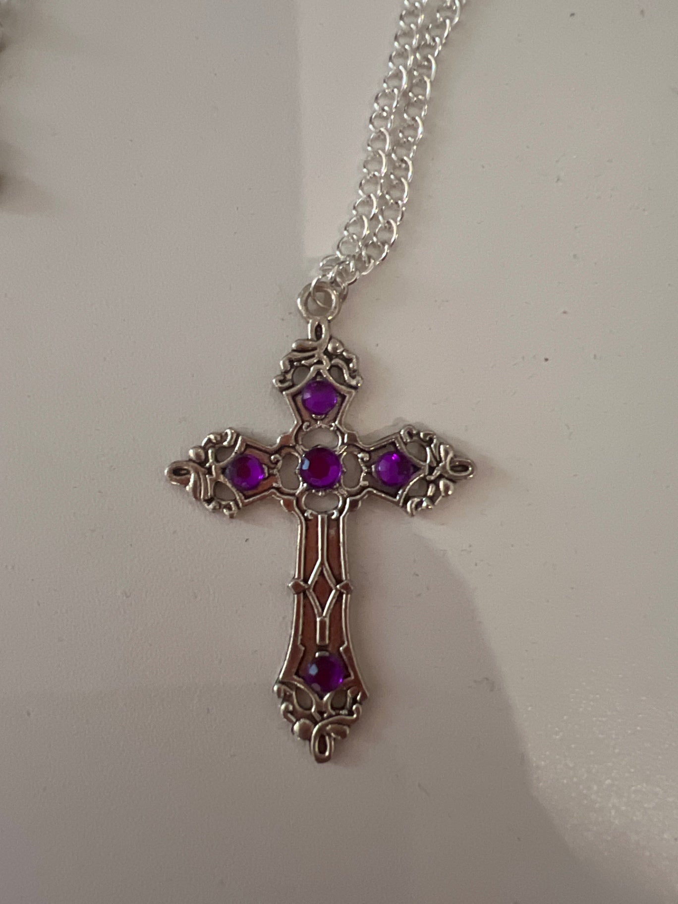 Corvus Luna Kette lila Kreuz