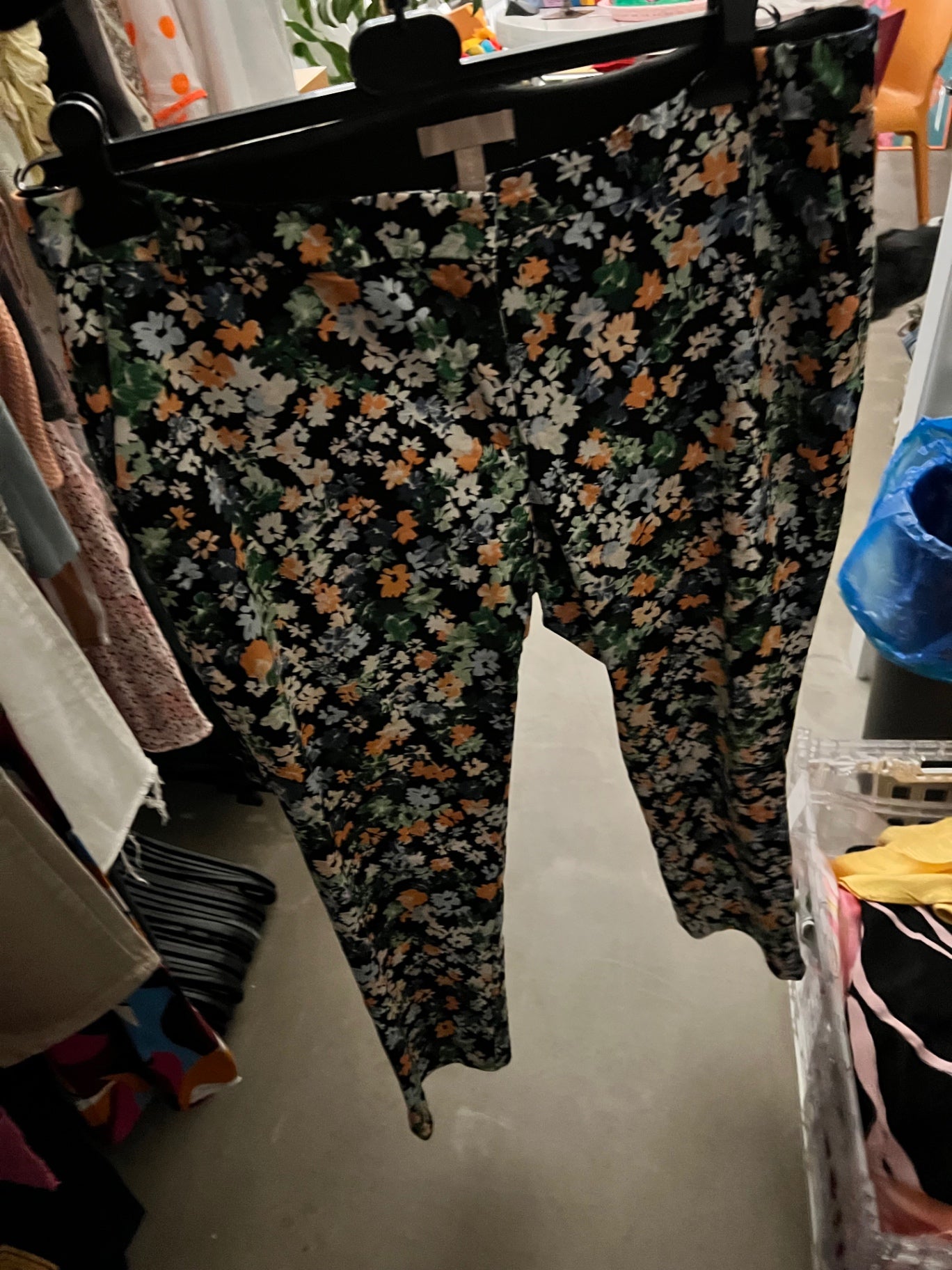 H&M Hose Blumenmuster Gr.: 50
