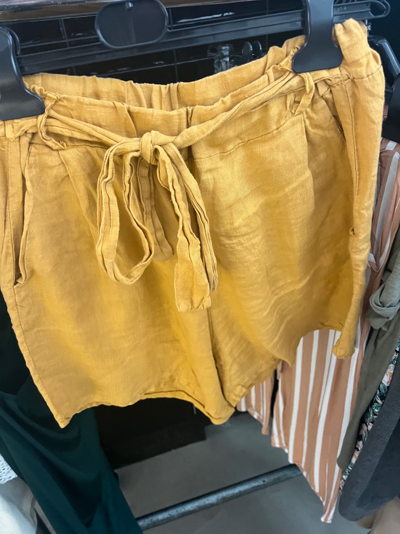 Made in Italy Shorts Gelb Gr.: M