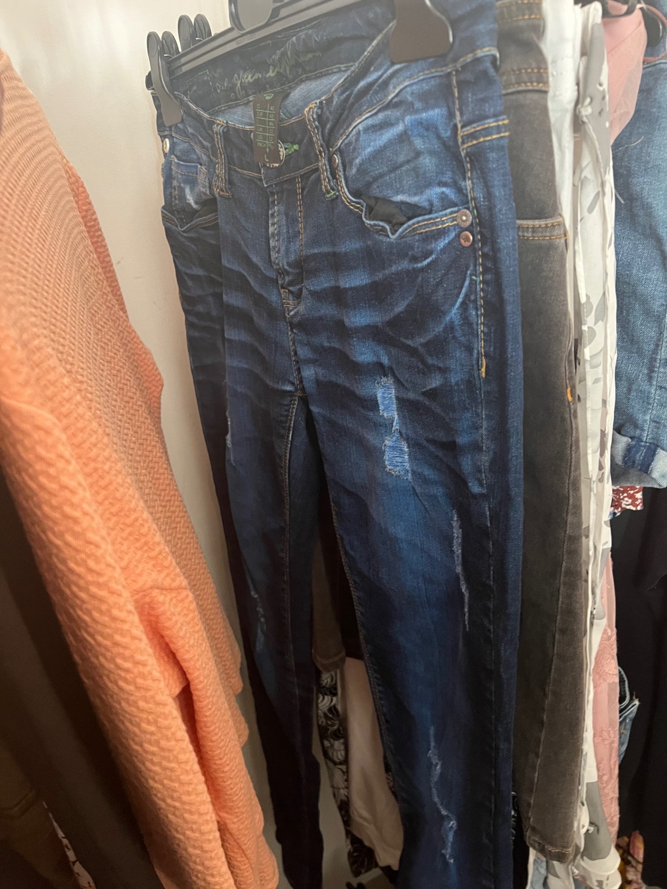 One green Elephant Jeans Gr.: 40