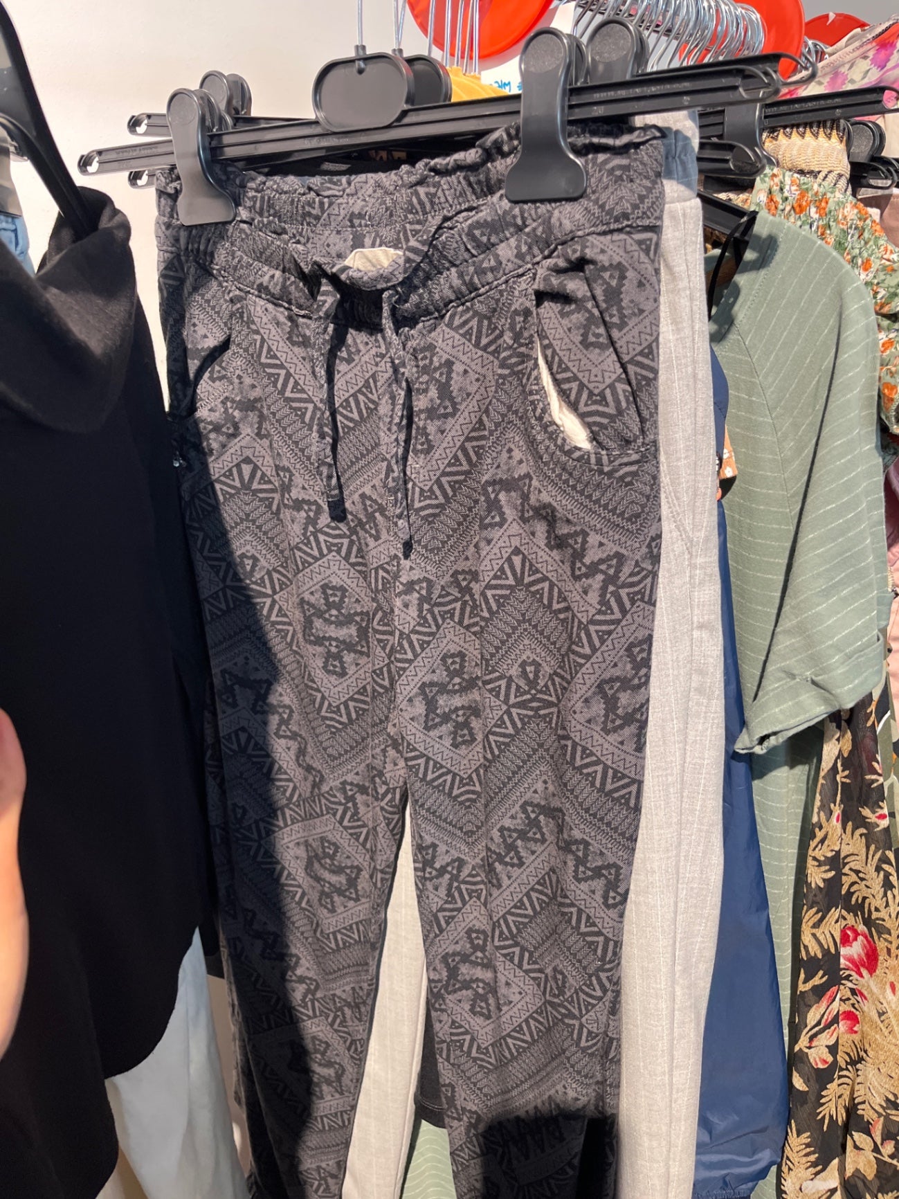 H&M Jogginghose Grau Gr.: 146