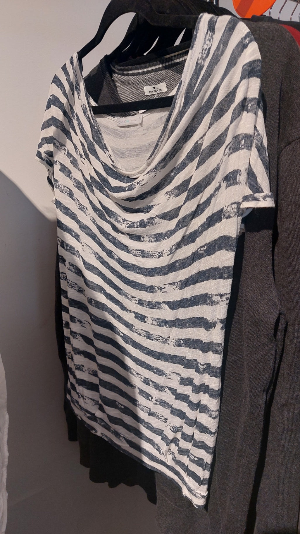 ONLY T-Shirt Weiß und Dunkelblau Gr.: XS
