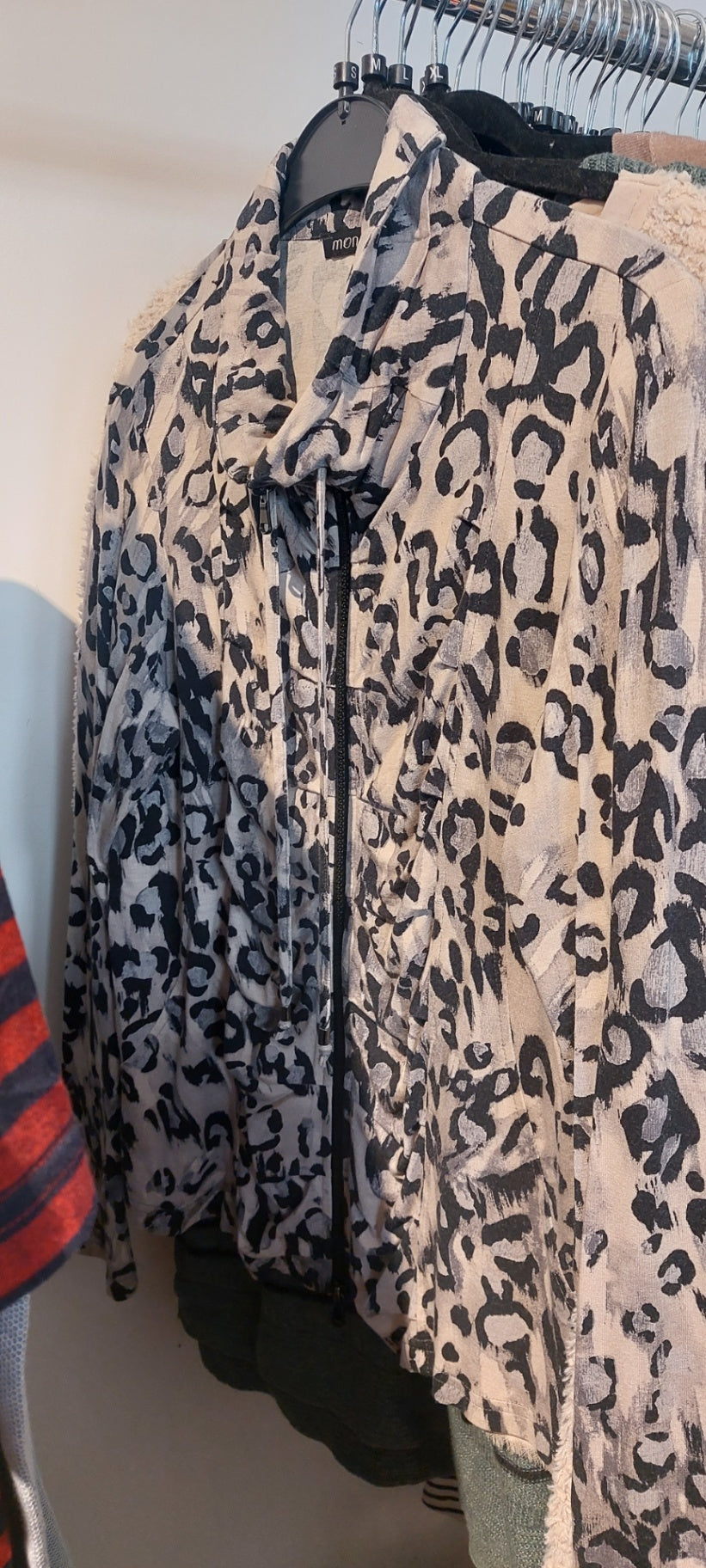 Monari Sweatjacke Beige Leo-Muster Gr.: S