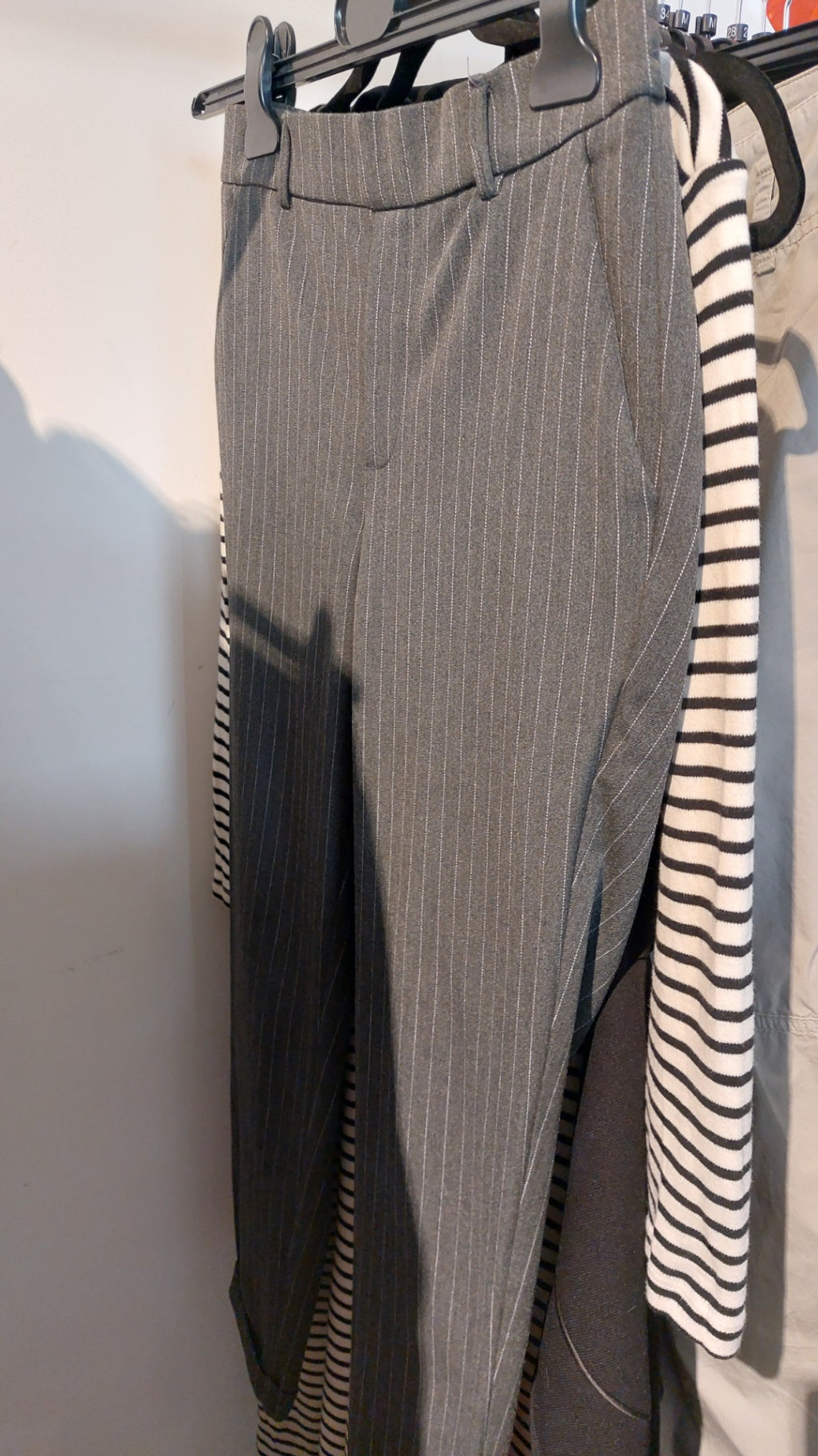 Vero Moda Hose Grau m.weißen Streifen Gr.: XS