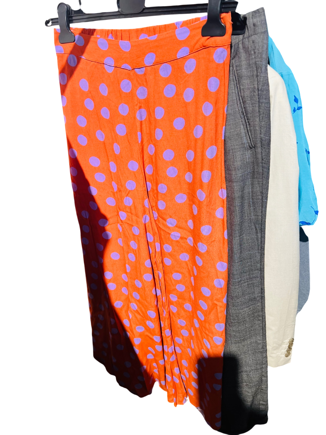 JANAINA Hose Rot mit lila Punkten Gr.: L