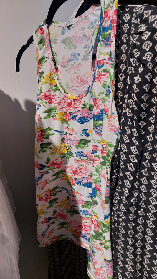 Top Weiß mit buntem Blumenmuster Gr.: XS