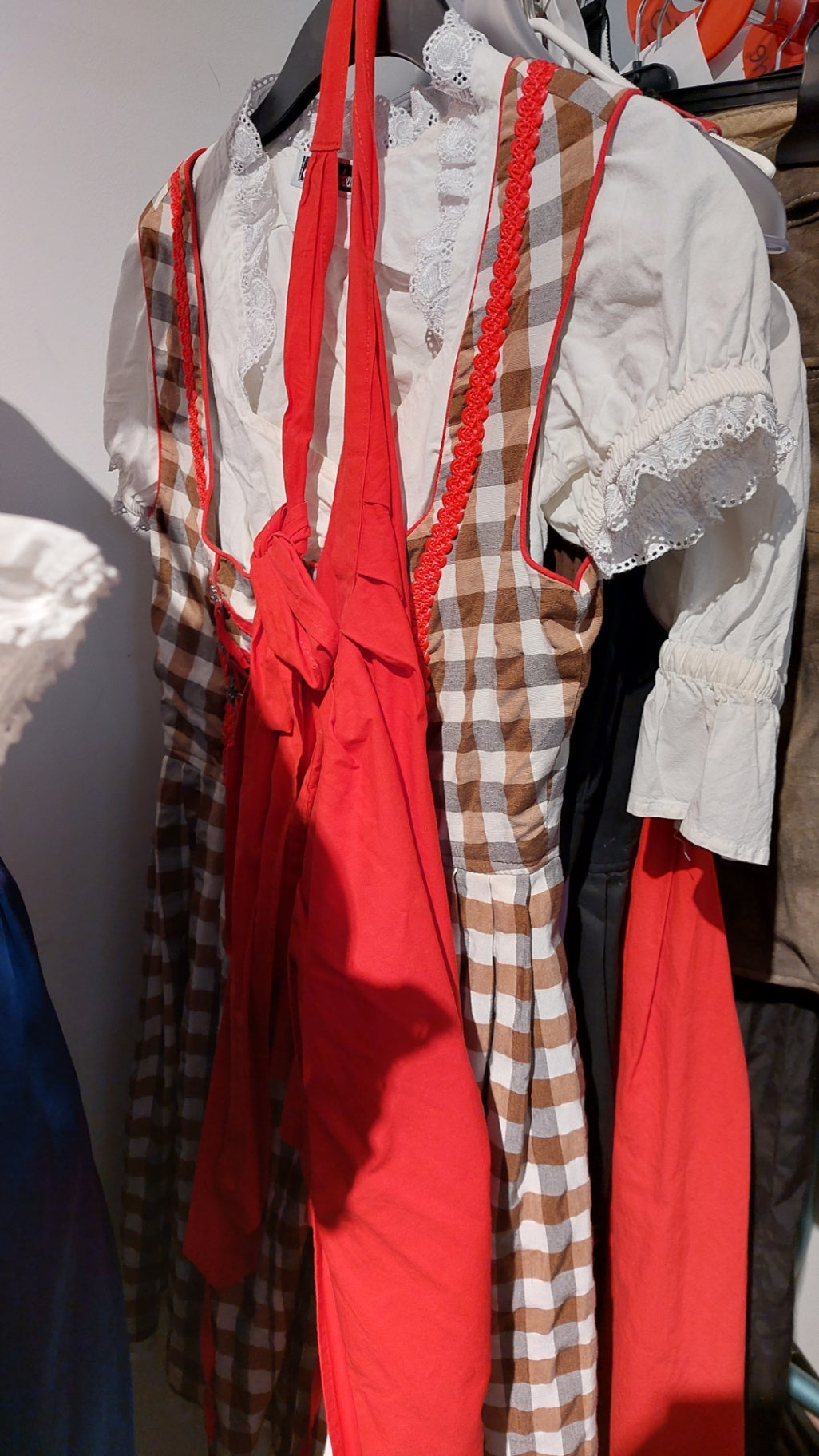 Oscartrachten Dirndl Weiß, Braun, Rot Gr.: M