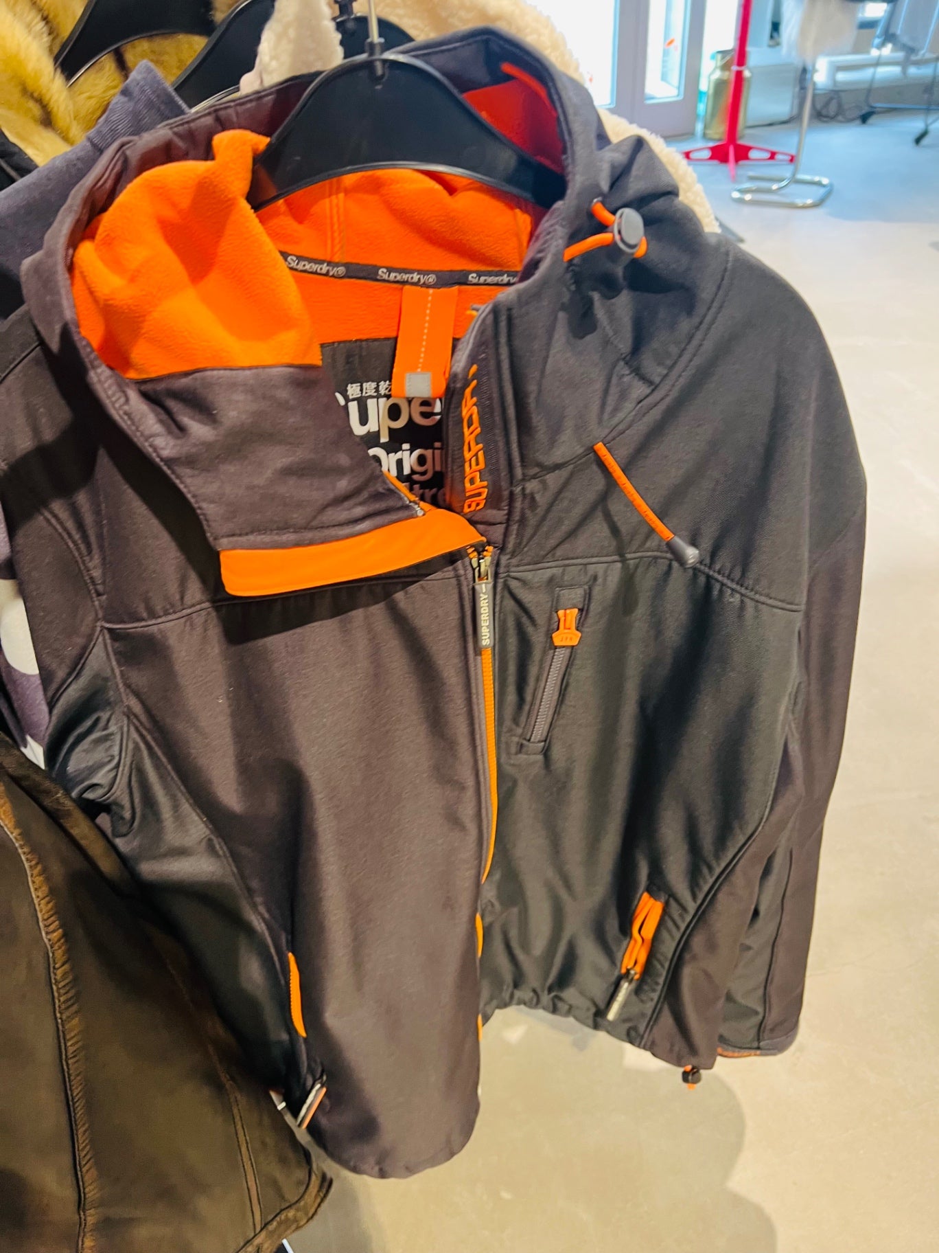 Superdry Jacke Grau mit Orange Gr.: XXL