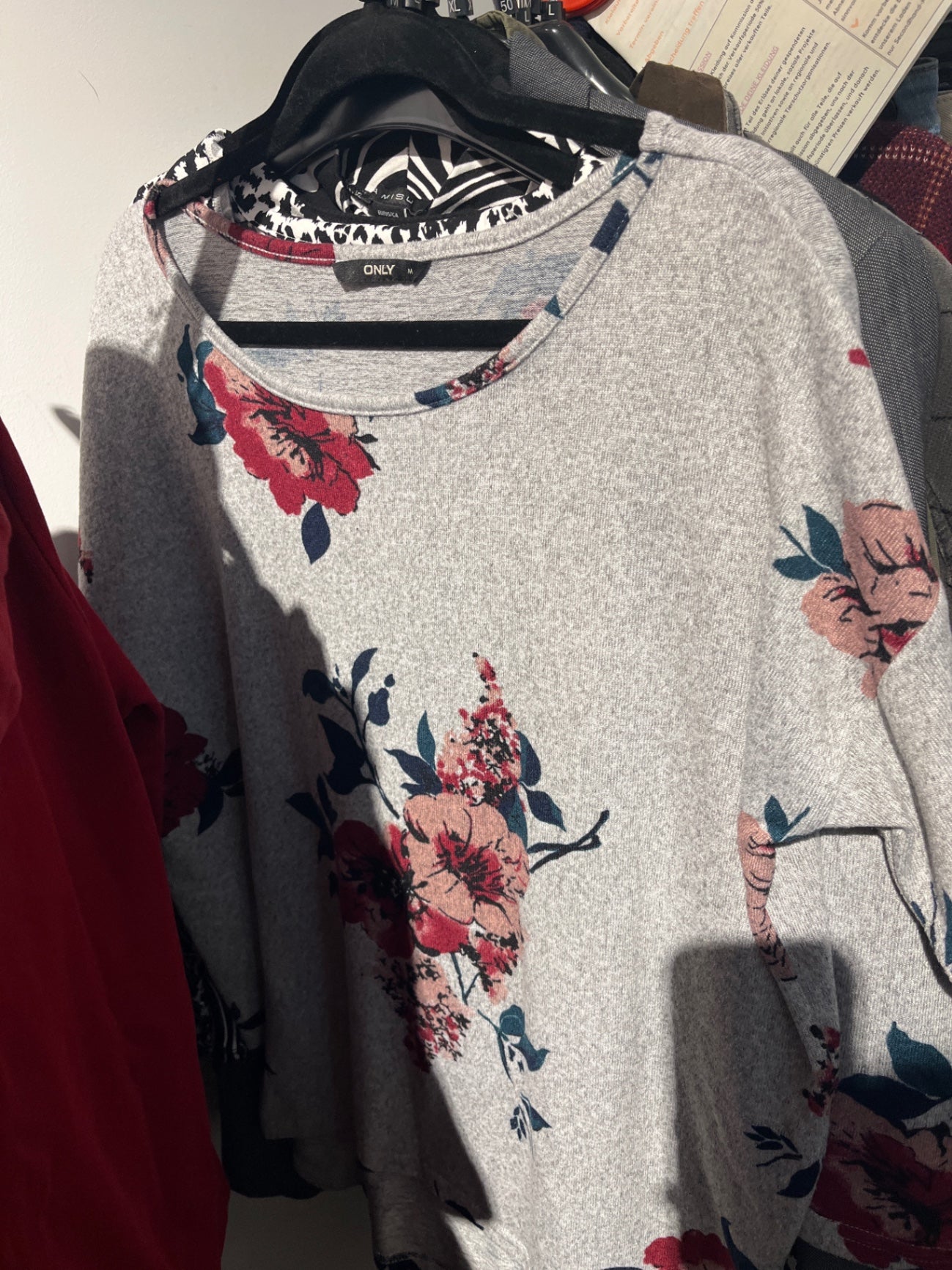 ONLY Pullover Grau mit Blumen Gr.: M