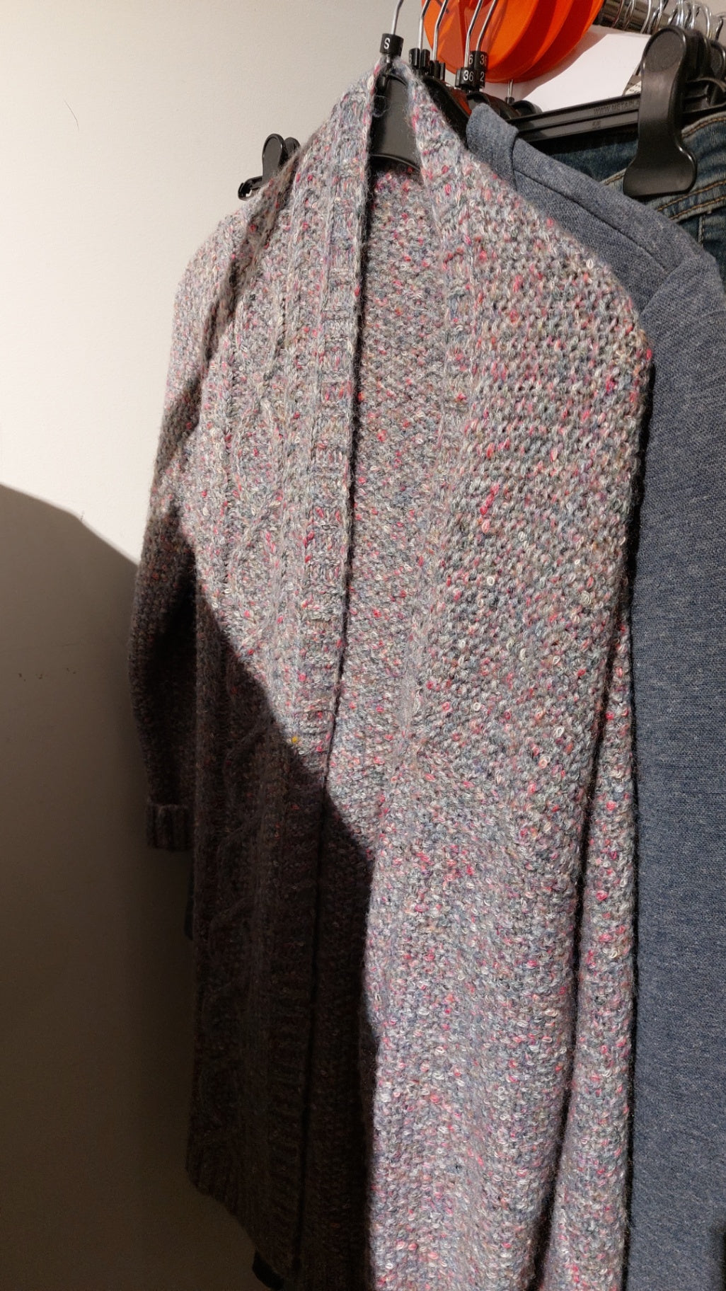 Gina Strickjacke Grau mit Rosa u. Blau Gr.: S