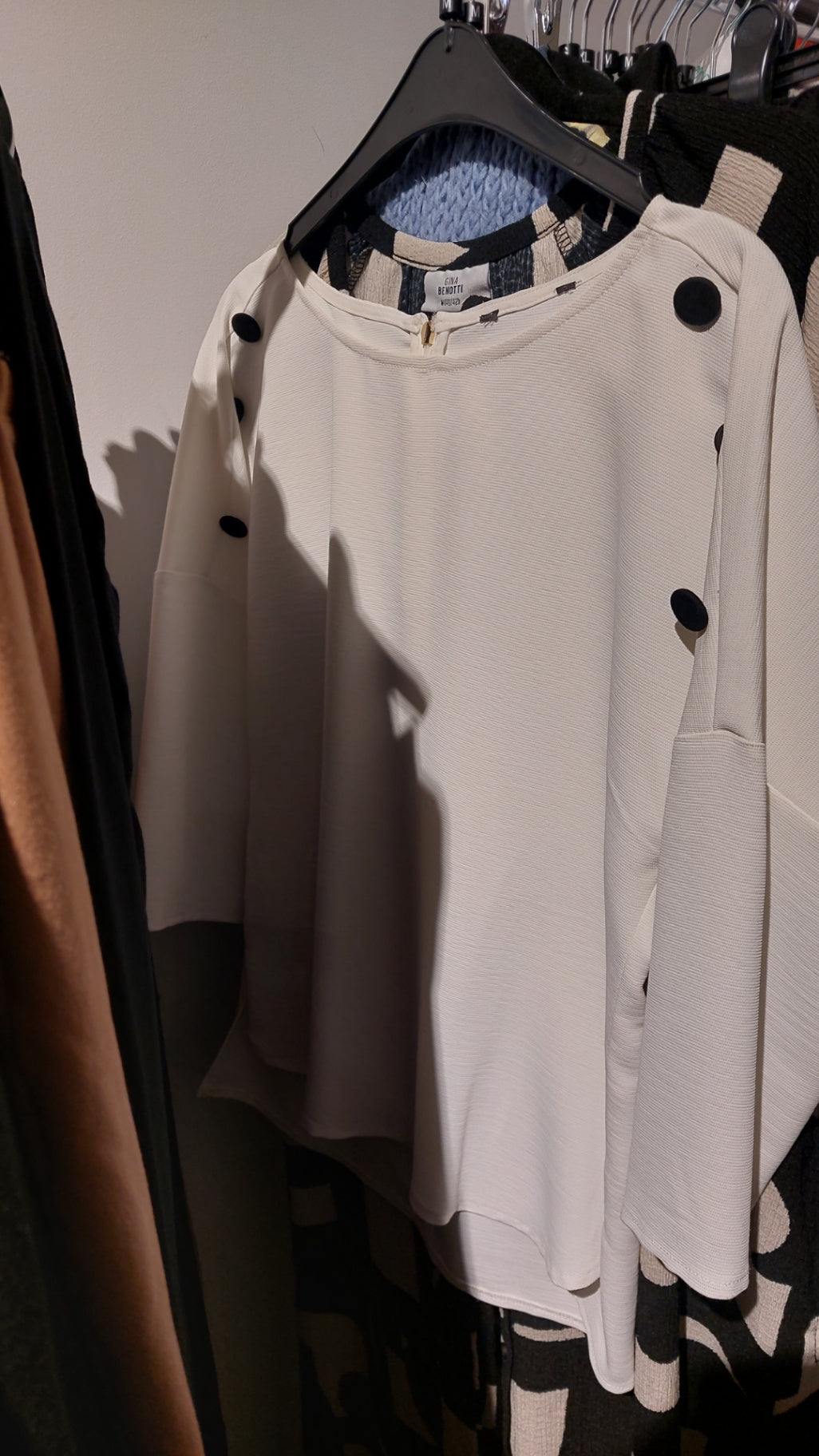 Bluse Weiß m. schw. Knöpfen Gr.: M
