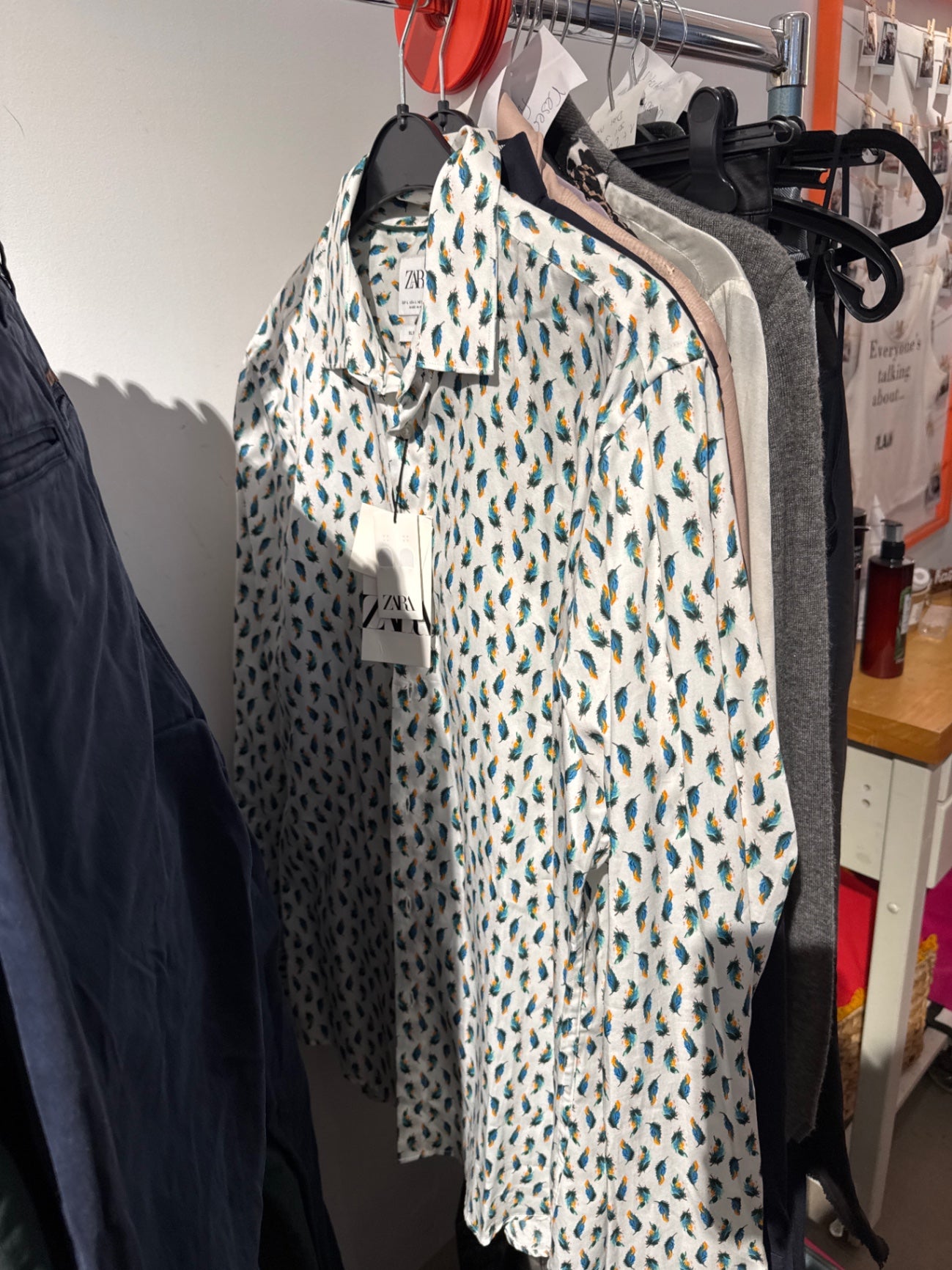 Zara Hemd Weiß mit bunten Federn Gr.: L