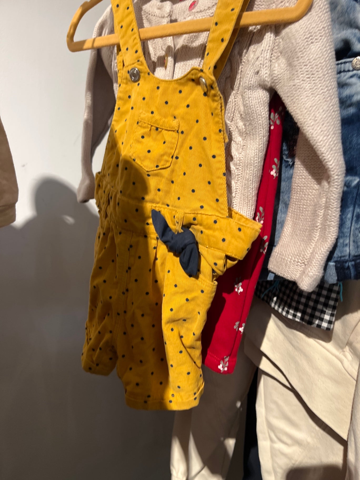 Obaibi Latzhose Gelb  Punkte Gr.: 68