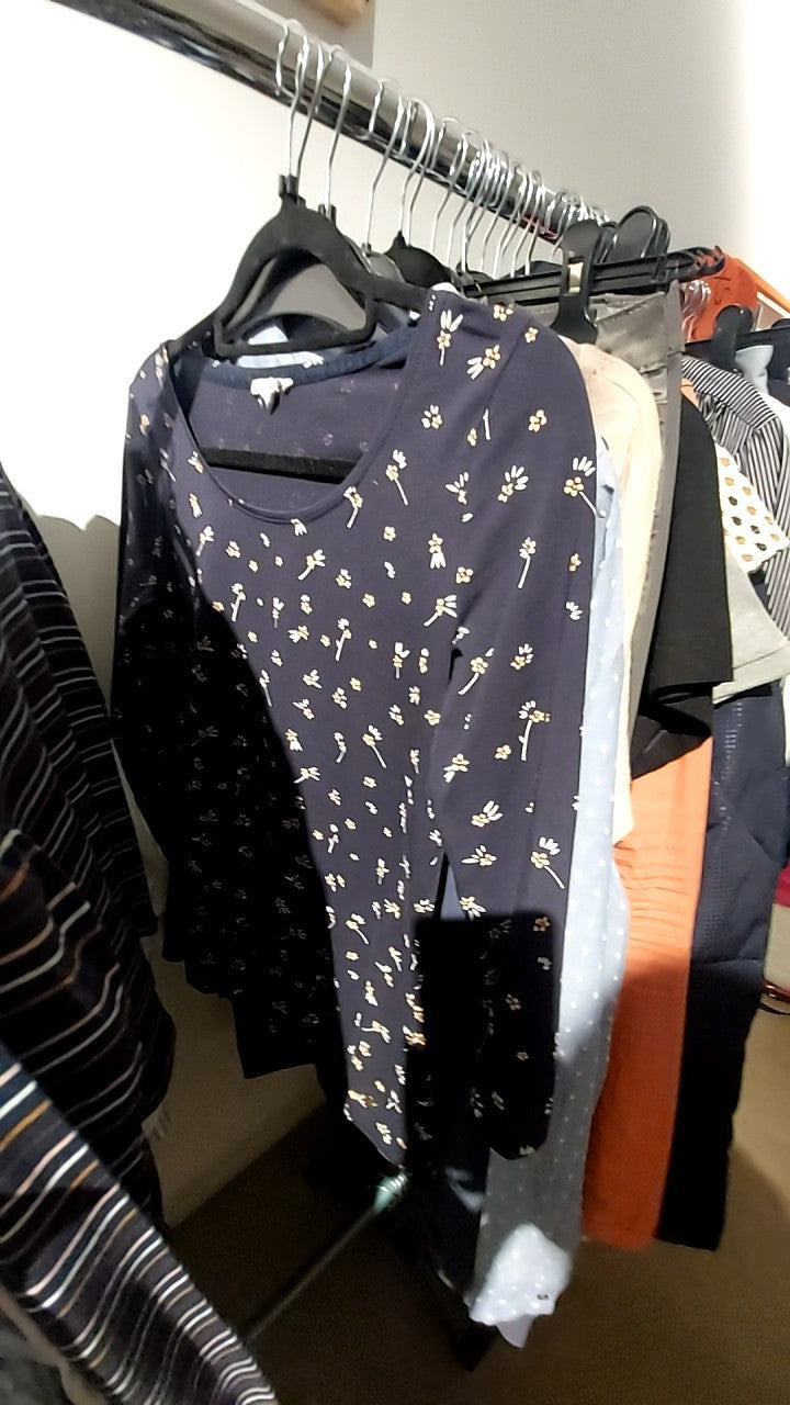 Esprit Shirt Marineblau mit Blumen Gr.: S
