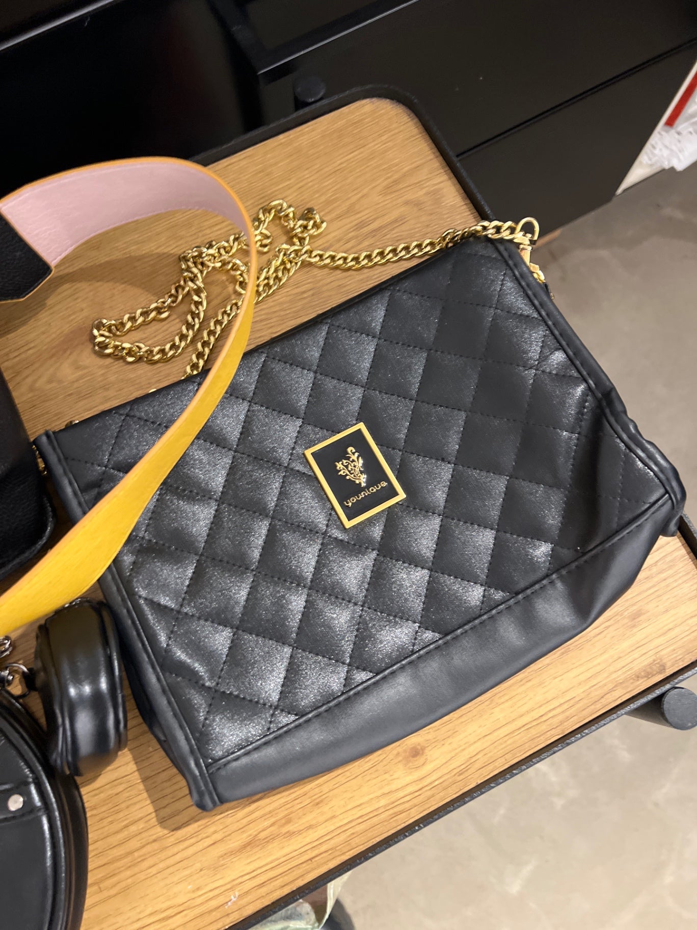Younique Handtasche Schwarz 