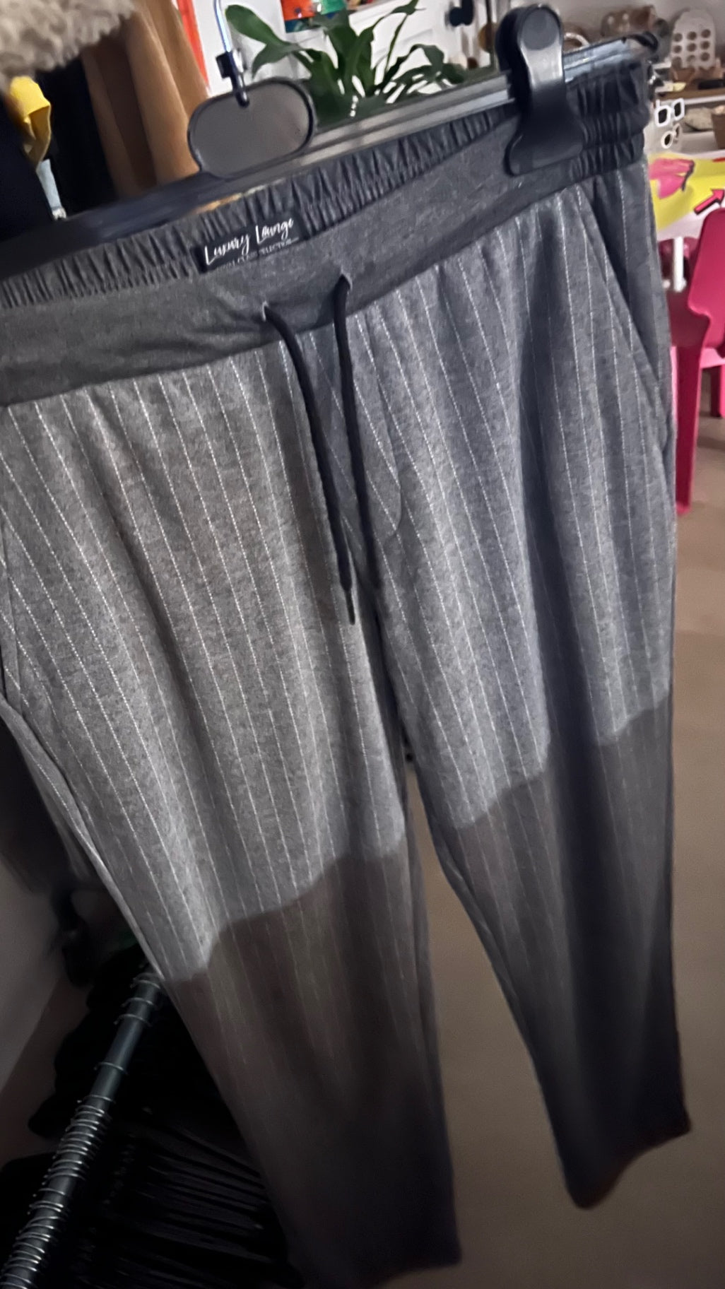 Hose Grau mit weißen Streifen Gr.: M