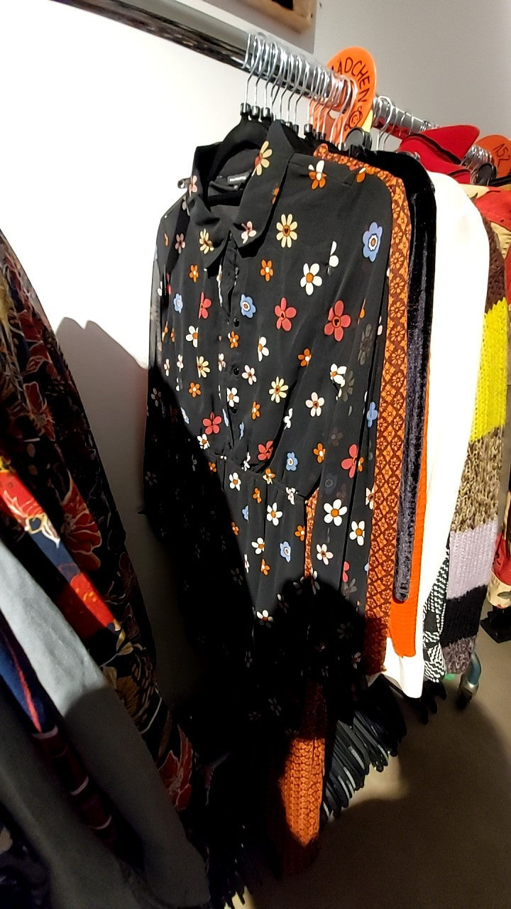 Clockhouse Kleid Schwarz mit Blumen Gr.: M