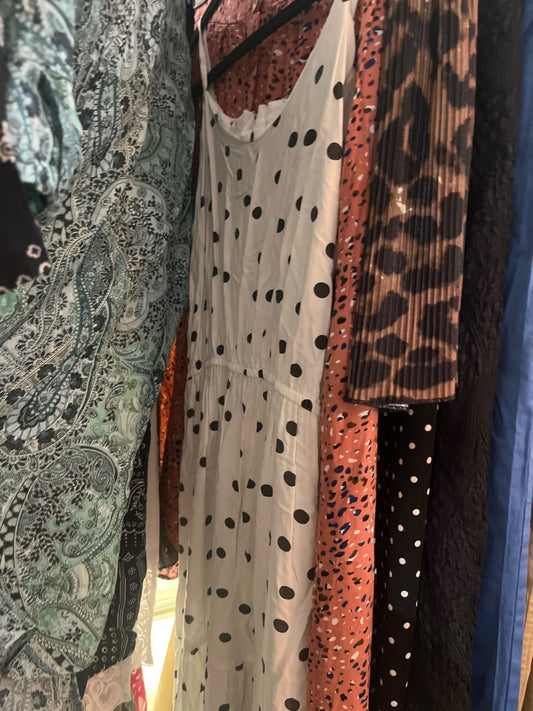 Beyond Kleid Schwarz Weiß Punkte S