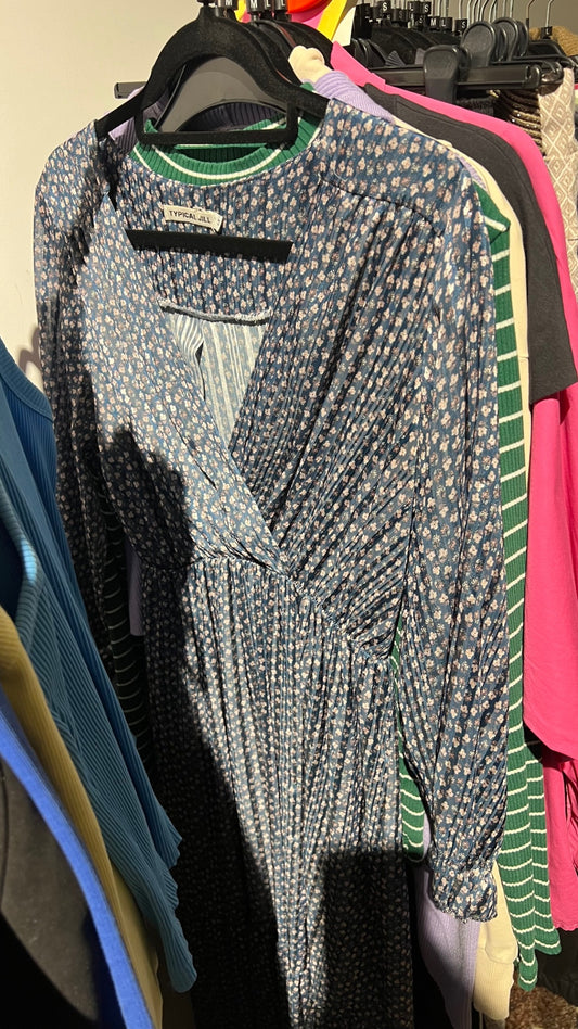 TYPICAL Jill Kleid Blau Gr.: M