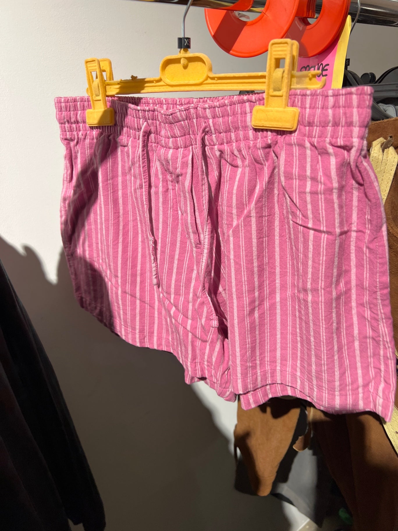 Shorts Rosa mit weißen Streifen Gr.: XS