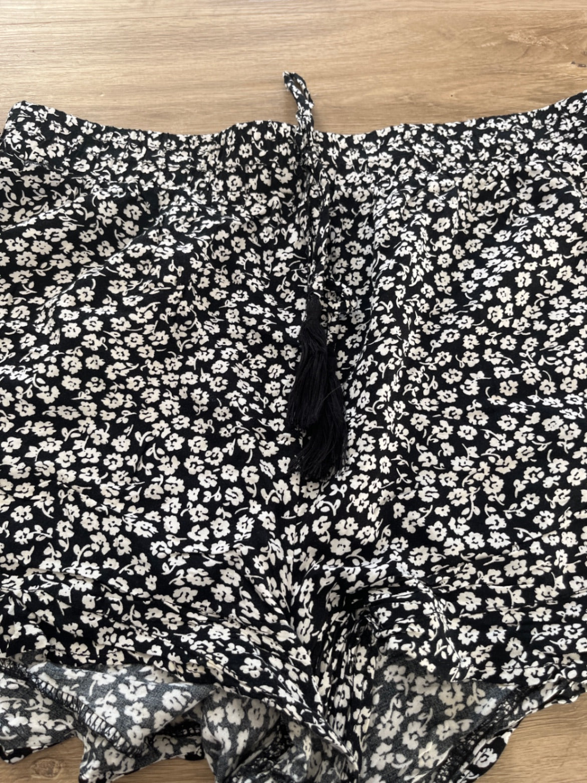 FBSISTER Shorts weiß geblümt XXL