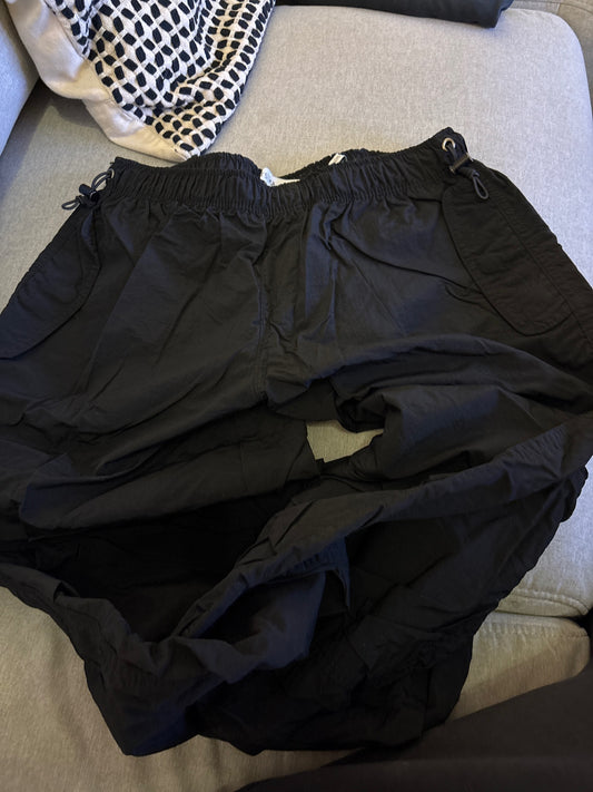 Bershka Parachute Pants Schwarz Gr.: S