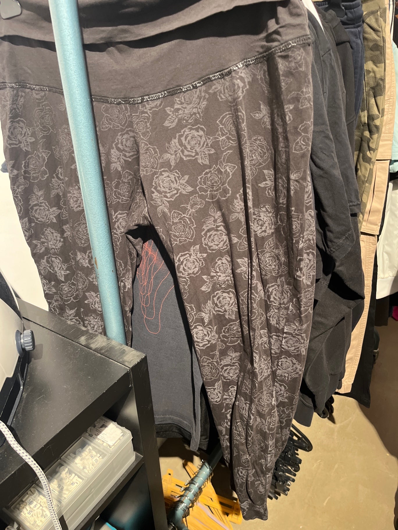 BPC Umstandshose Schwarz Rosen L