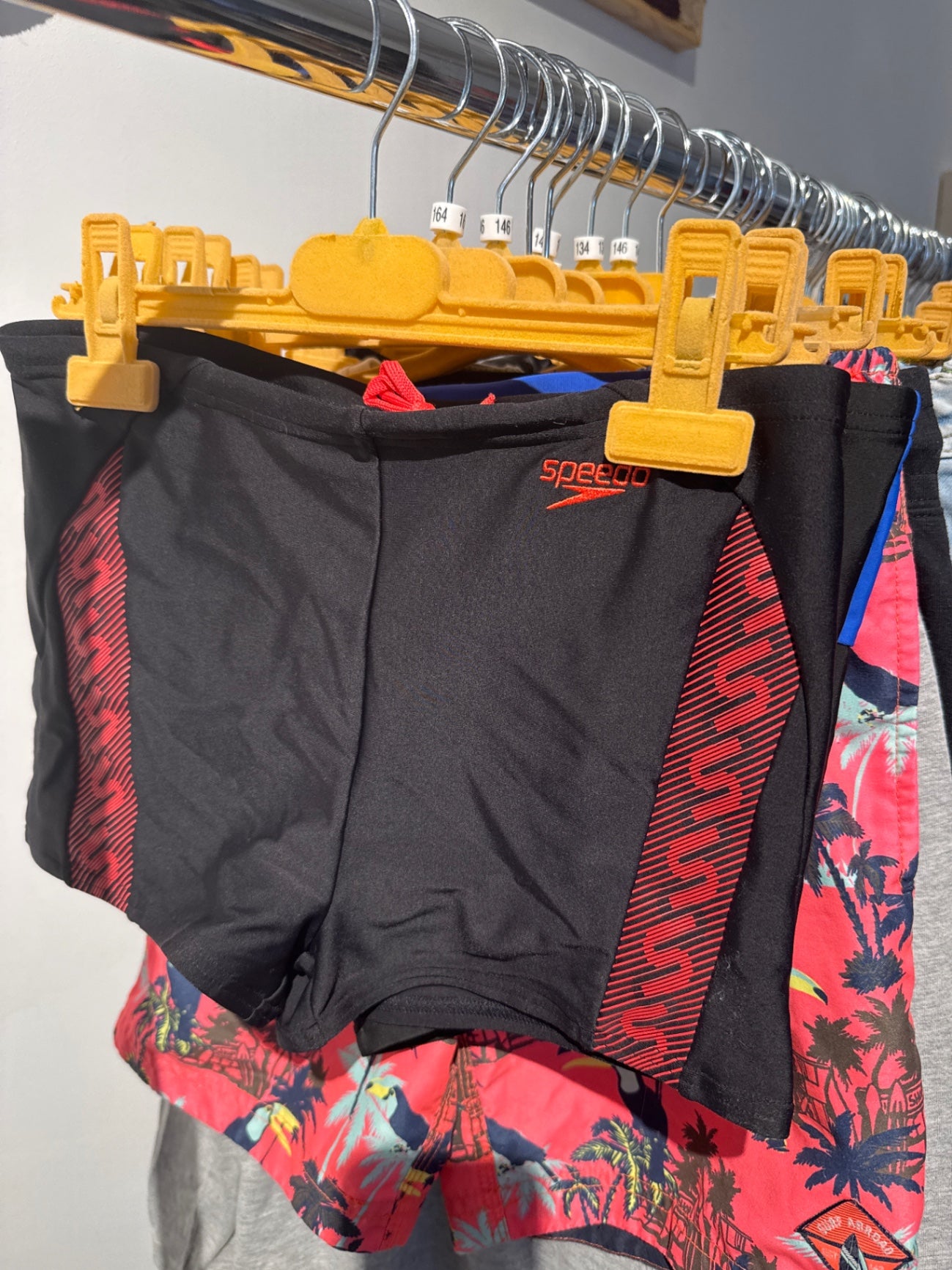 Speedo Badehose Schwarz mit rot Gr.: 152