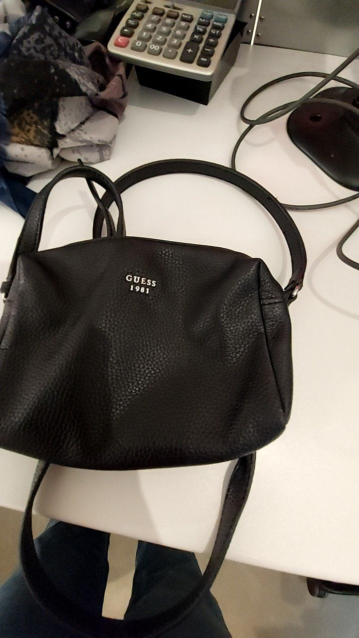Guess Handtasche Schwarz 
