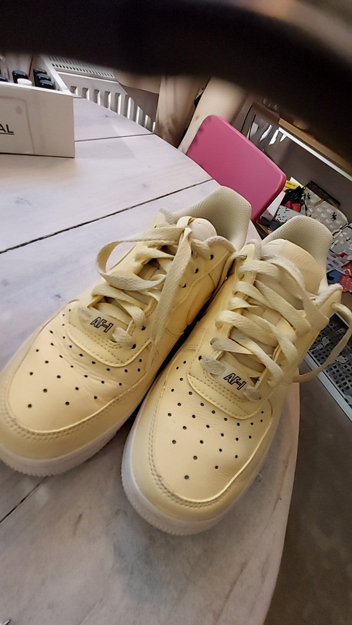 Nike Schuhe Hellgelb Gr.: 37,5