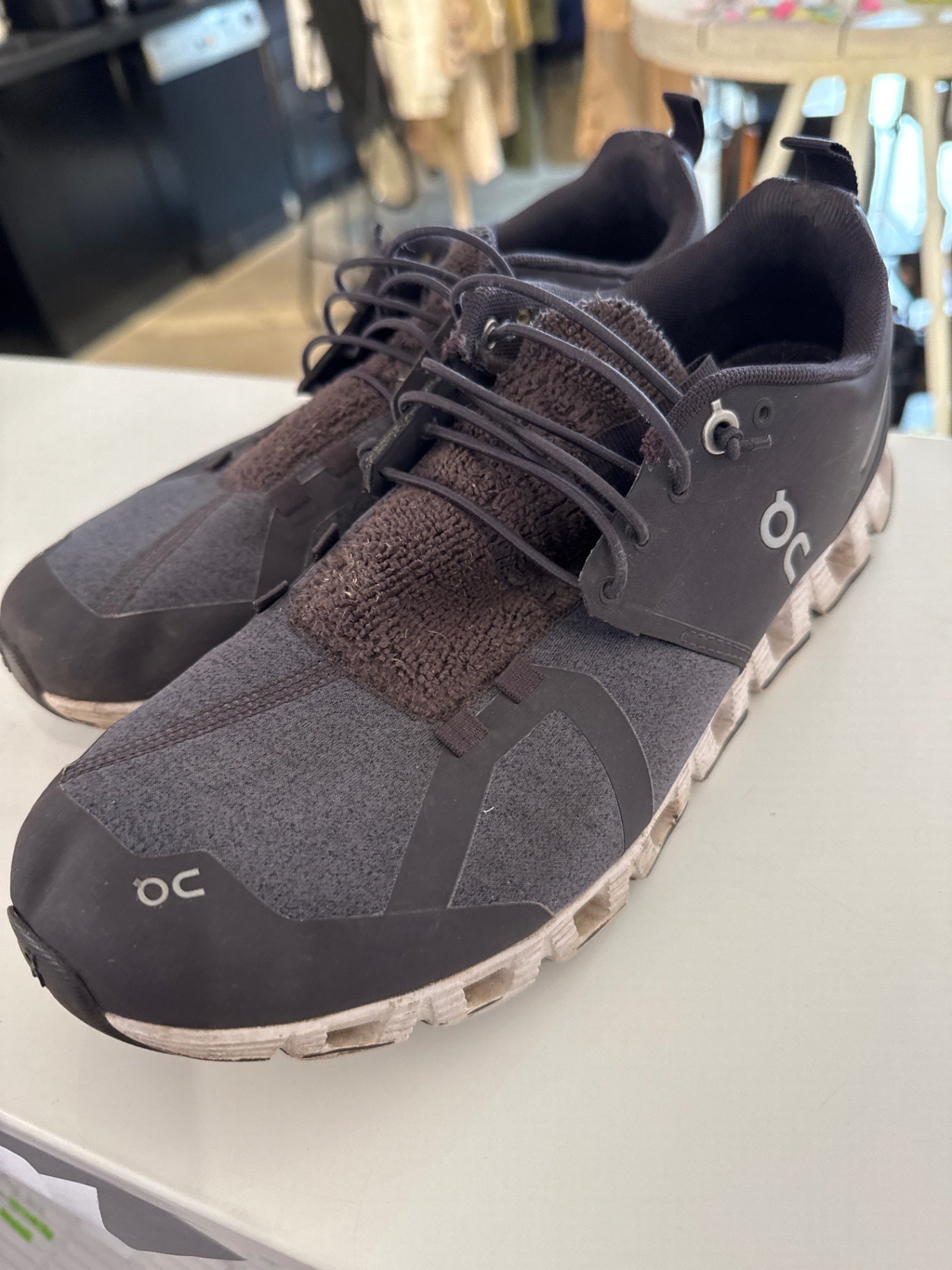 On Sportschuhe Dunkelgrau und Schwarz Gr.: 42