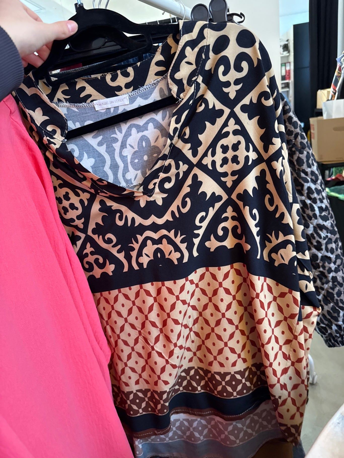 Made in Italy Bluse Beige, Schwarz, Rot
