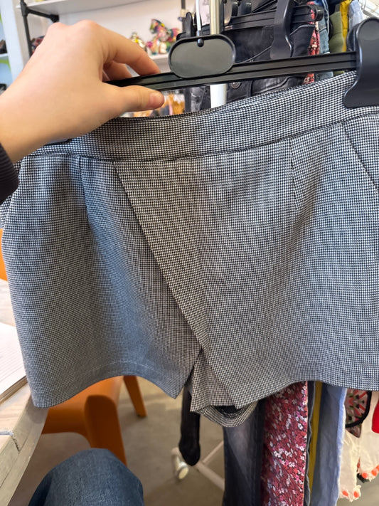 Bershka Shorts Schwarz-Weiß Gr.: S