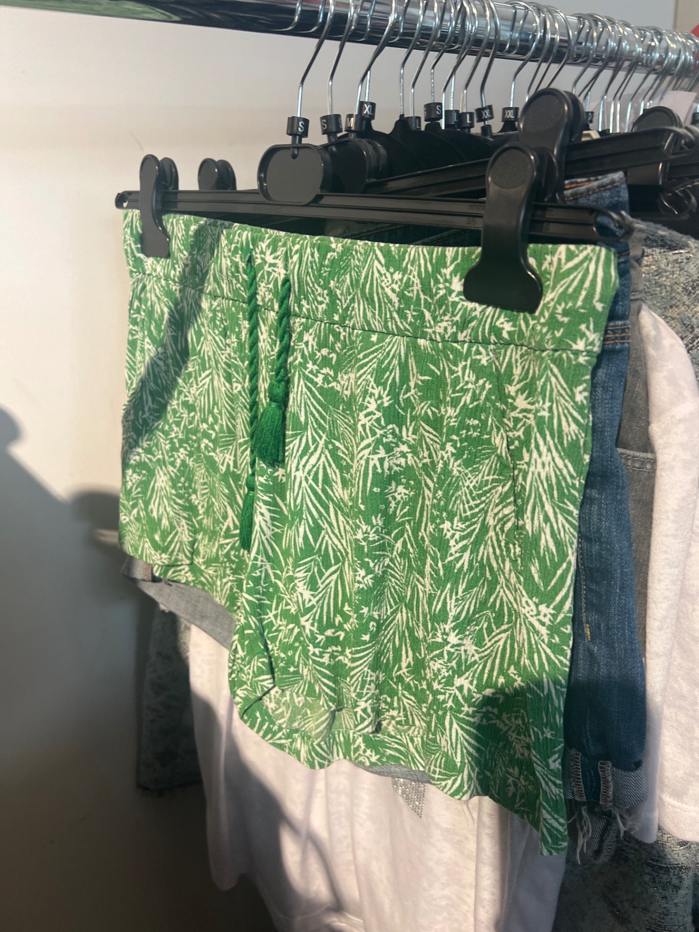 H&M Shorts Grün und Weiß Gr.: S
