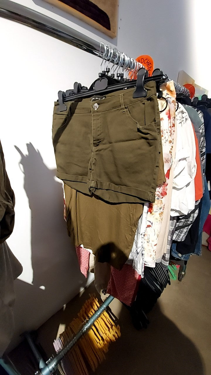 Amisu Shorts Khaki Gr.: L