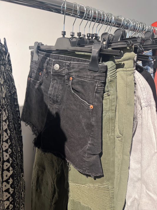 DIVIDED Jeans Shorts Schwarz Gr.: S