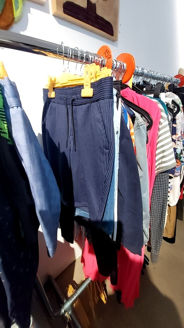 WE Stoffshorts Blau mit Streifen Gr.: 152