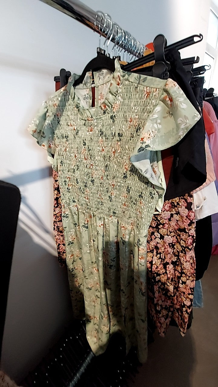 Kleid Grün mit Blumenmuster Gr.: M
