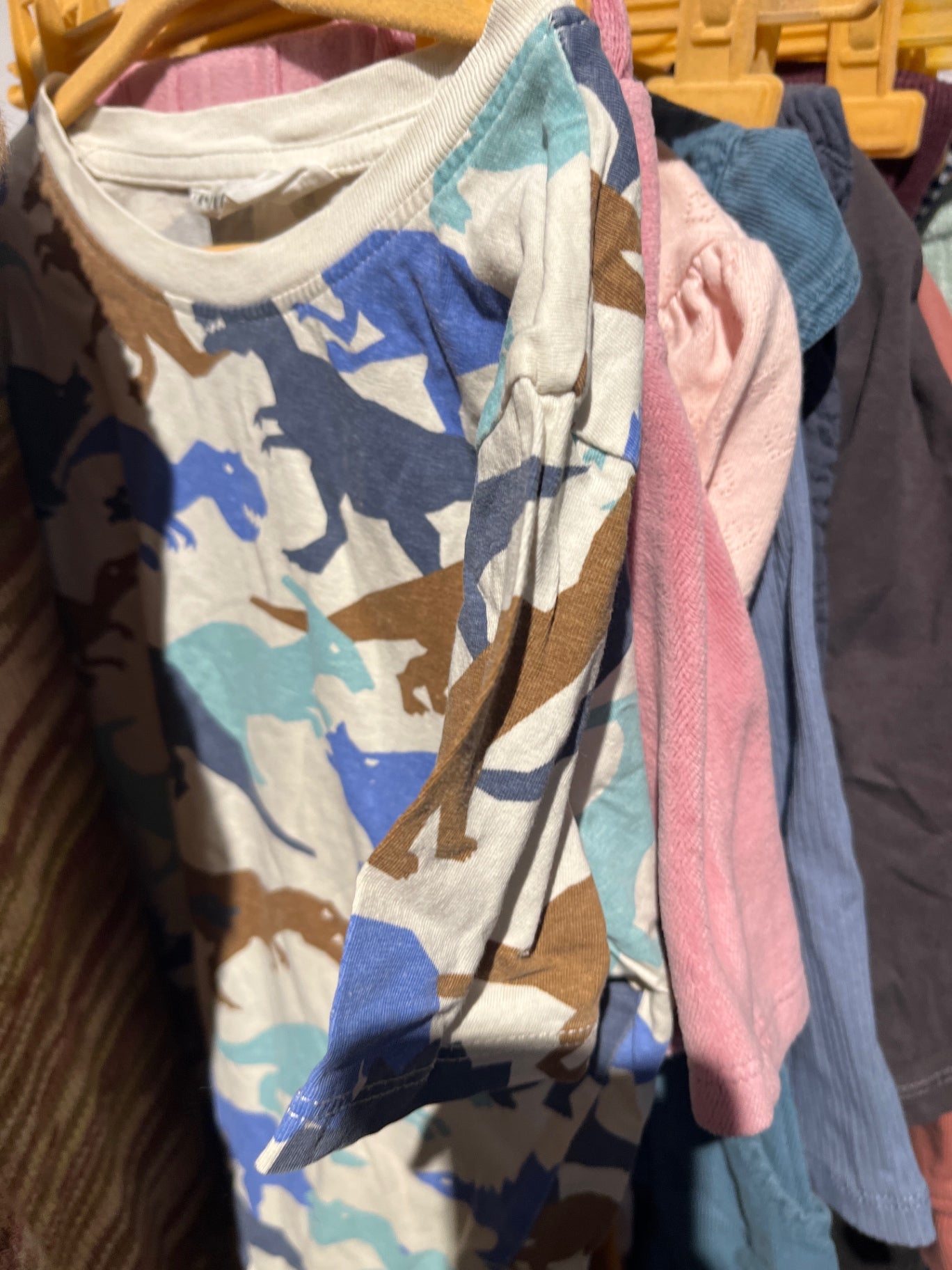 H&M T-Shirt Dinos Gr.: 122