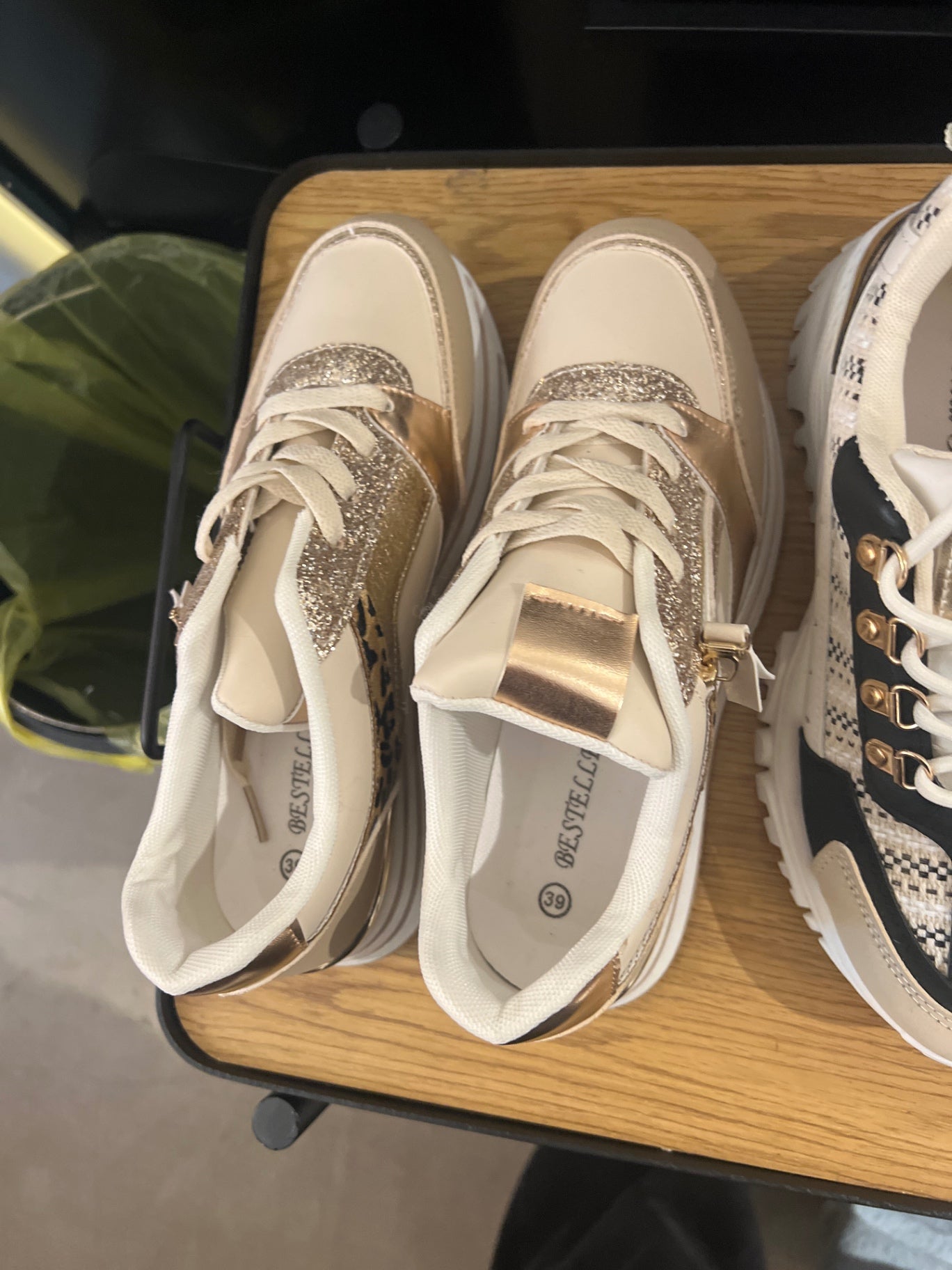 BESTELLE Sneaker Elfenbein, Gold Gr.: 39