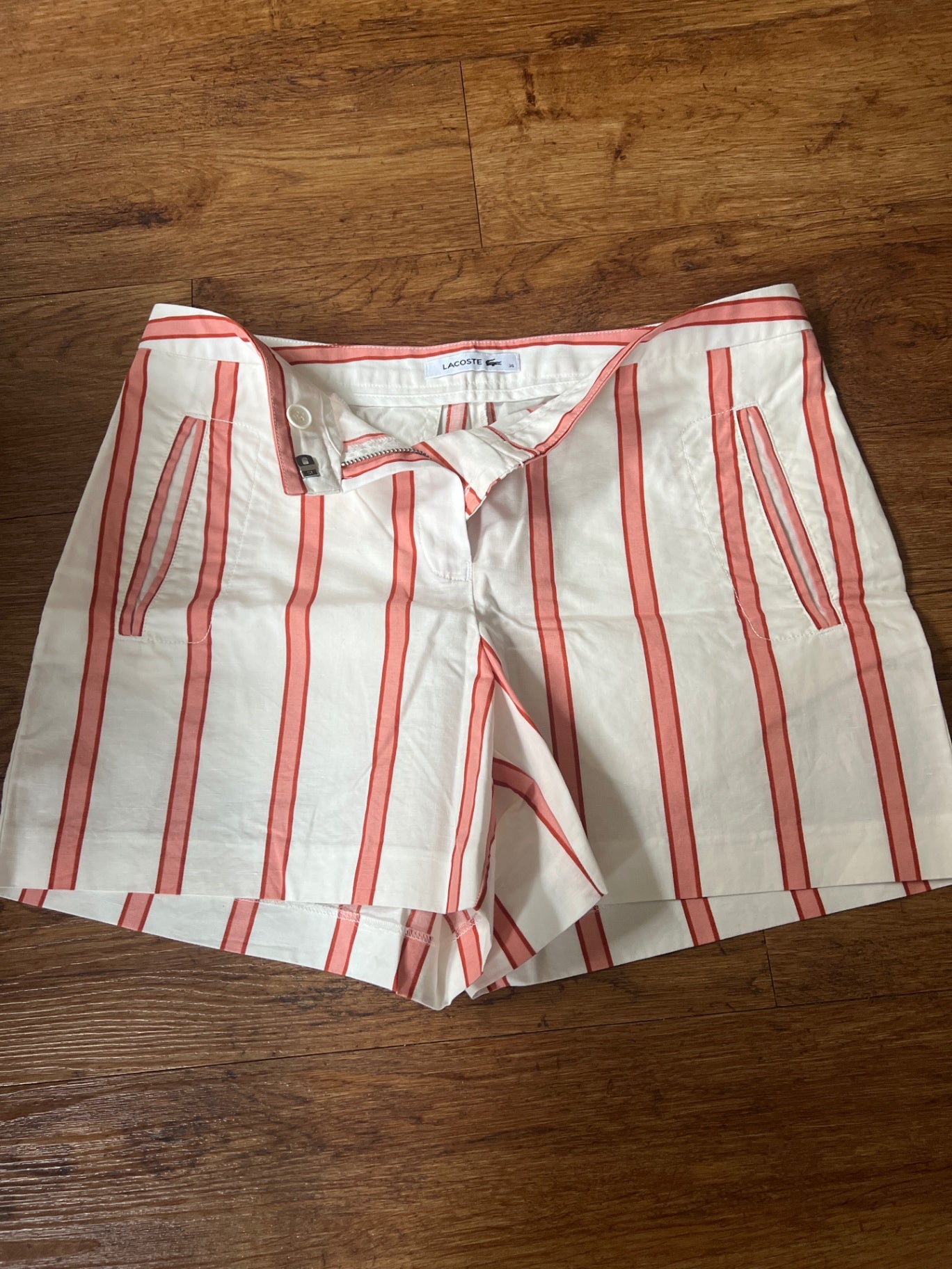 Lacoste Shorts Weiß rotes Streifenmuster Gr.: S