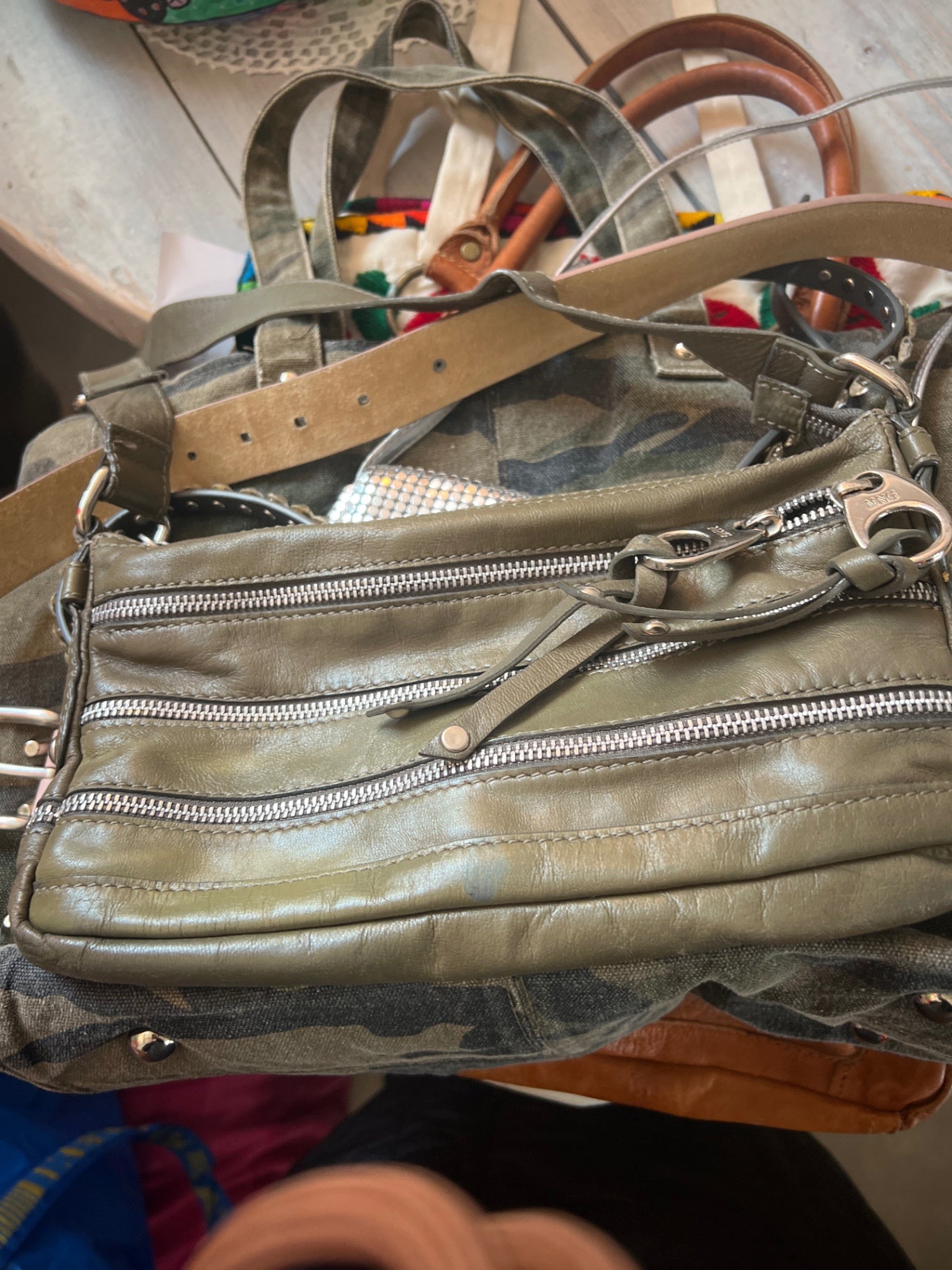 Mango Handtasche Olivgrün 