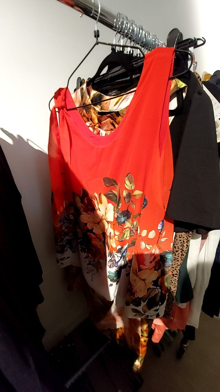 Blusentop Rot mit Blumen Gr.: XL