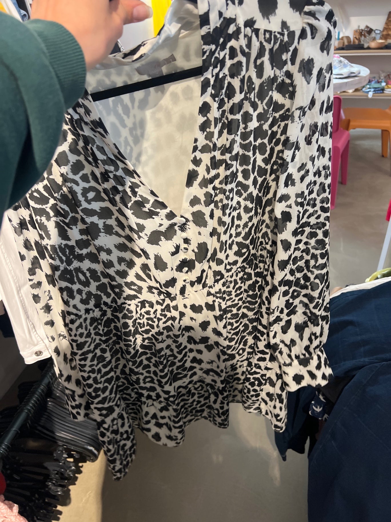H&M Kleid Weiß Leopardendruck Gr.: M